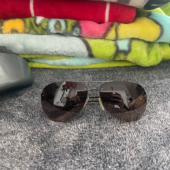 Prada sunglasses. No scratches, only worn a few times. - Picture 5 of 5